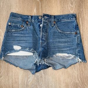 Levi Jean short, mid rise, W26